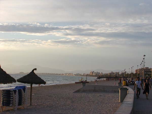 Der Strand von S'Arenal in den Abendstunden