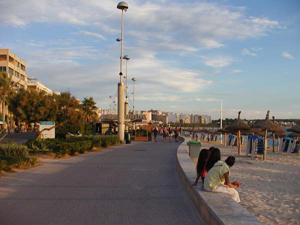 Die Uferpromenade in S'Arenal