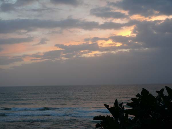 Sonnenaufgang über dem Meer - Drifters Dolphin Coast Inn
