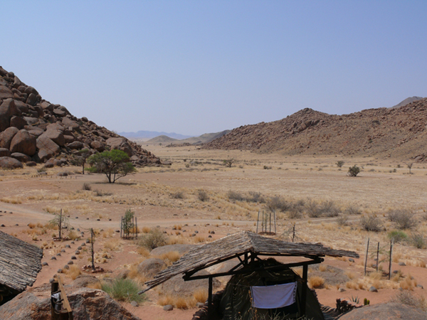 Die Zelte und der Ausblick - Drifters Desert Camp